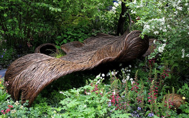 Het nest van Tom Hare in de Breast Cancer Haven-tuin van Sarah Eberle